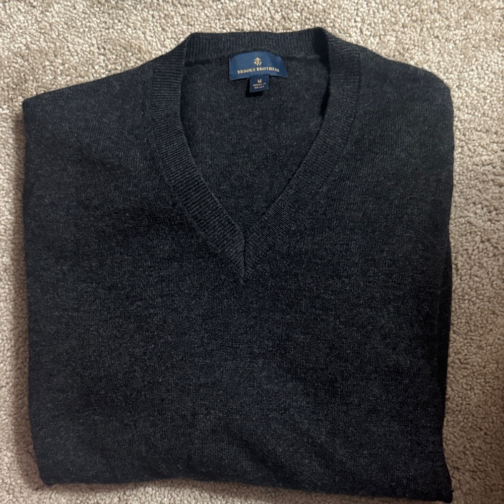 Brooks Brothers Gray V-Neck Sweater Men’s medium